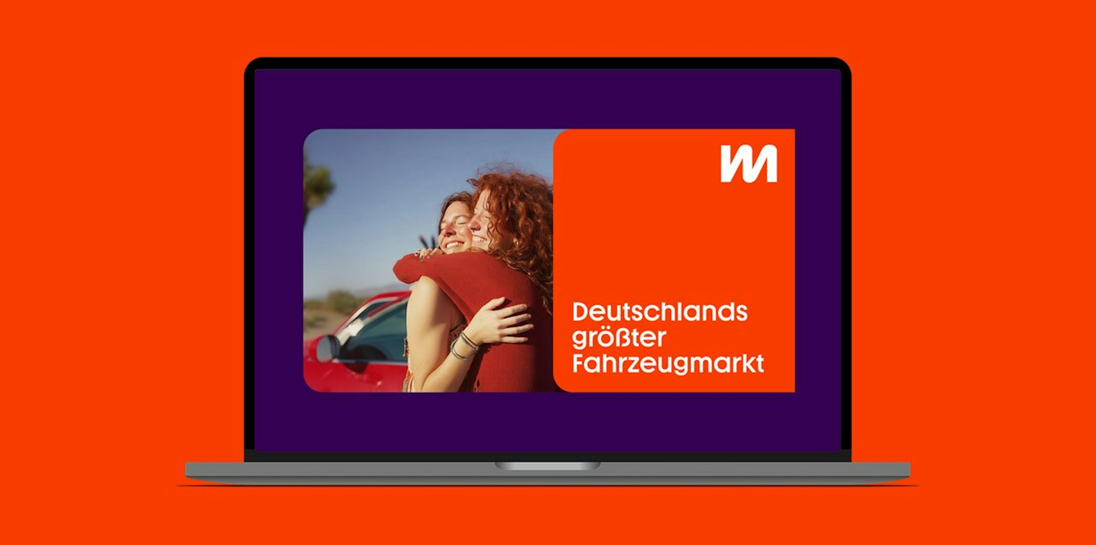 Computer-Bildschirm zeigt mobile.de Webseite