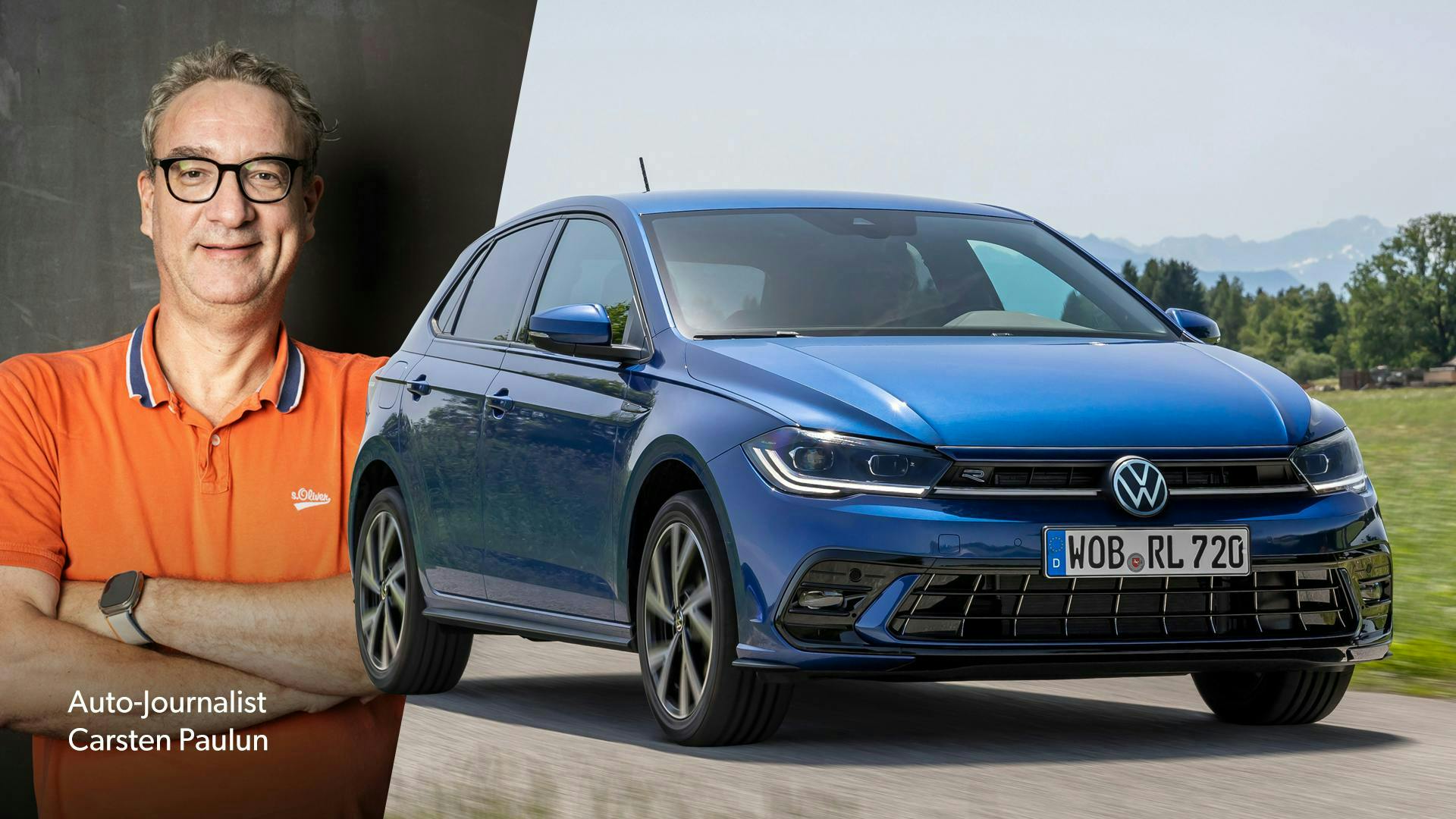 VW Polo 6 in Blau, daneben Auto Journalist Carsten Paulun