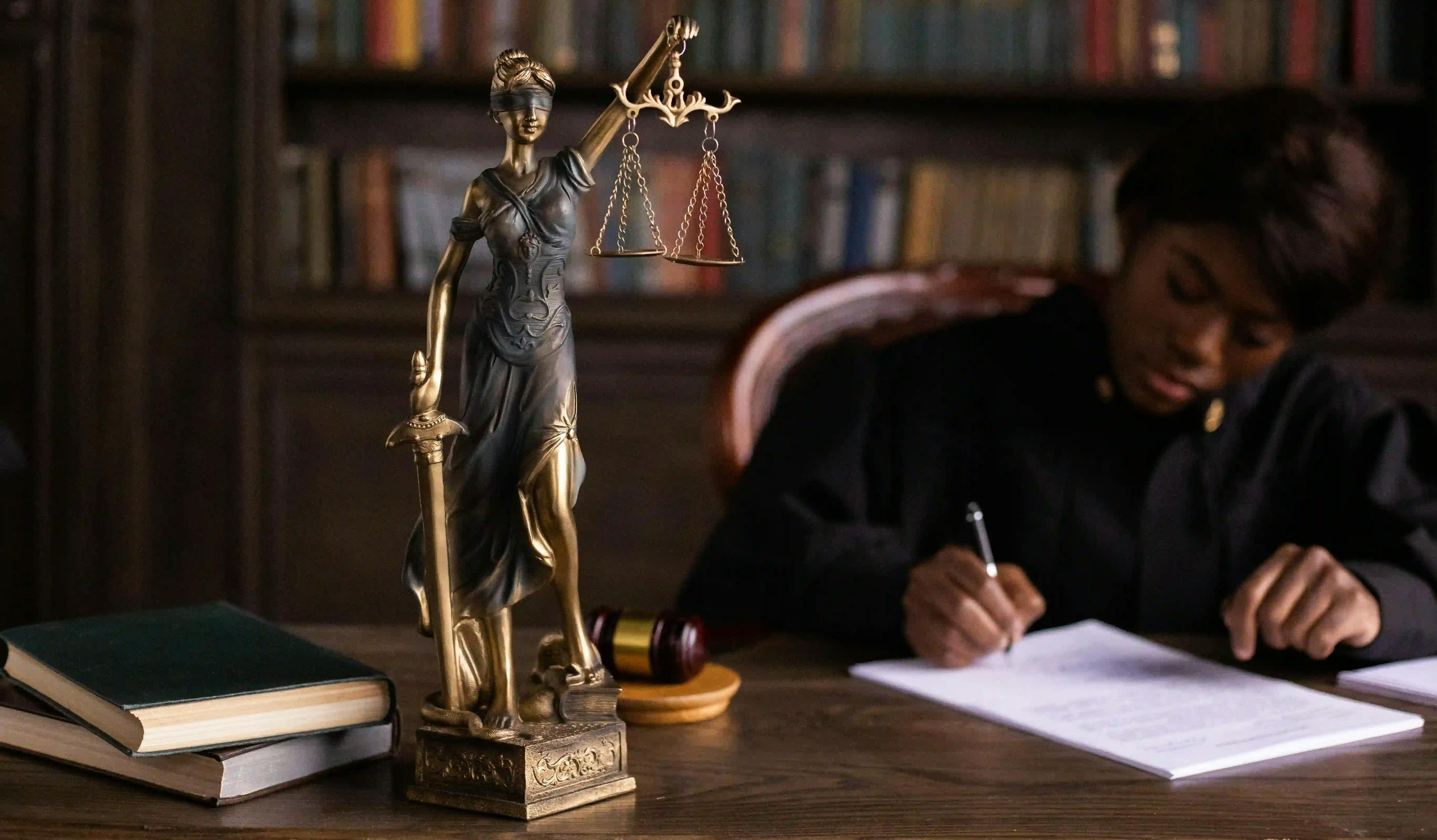 law statue