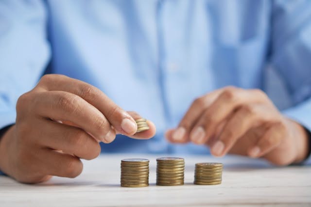 【2025年最新】不動産投資ローンの金利相場は？過去の推移や銀行の選び方も
