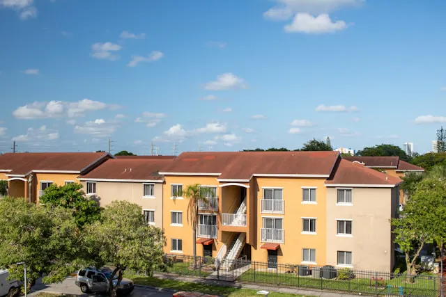 【総額約120万円削減】築古マンションを手出しなしで3.250%→1.949%に借り換えに成功!|大阪府【不動産投資ローン 借り換え事例】