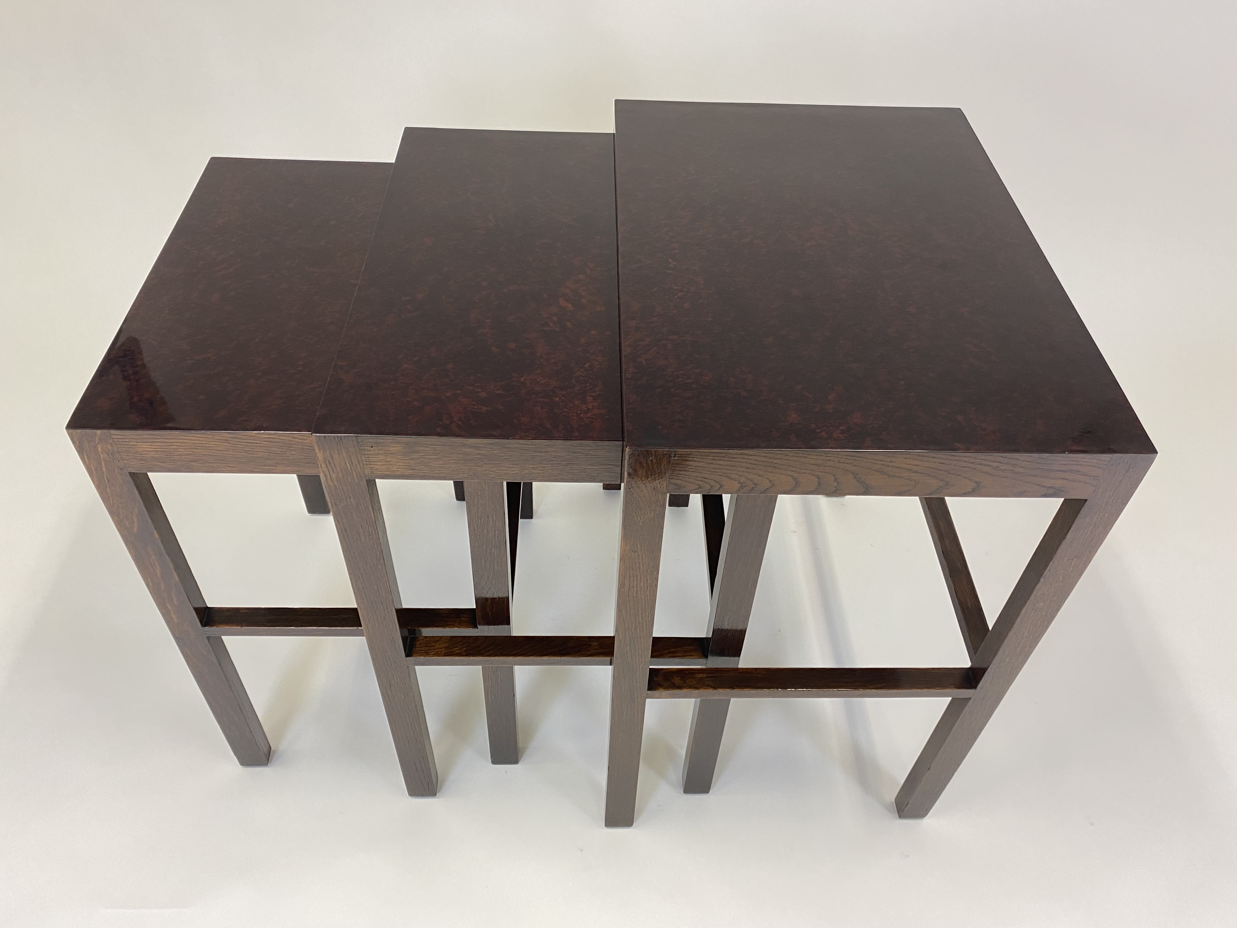 Unikátní hnízdové stolky Halabala 