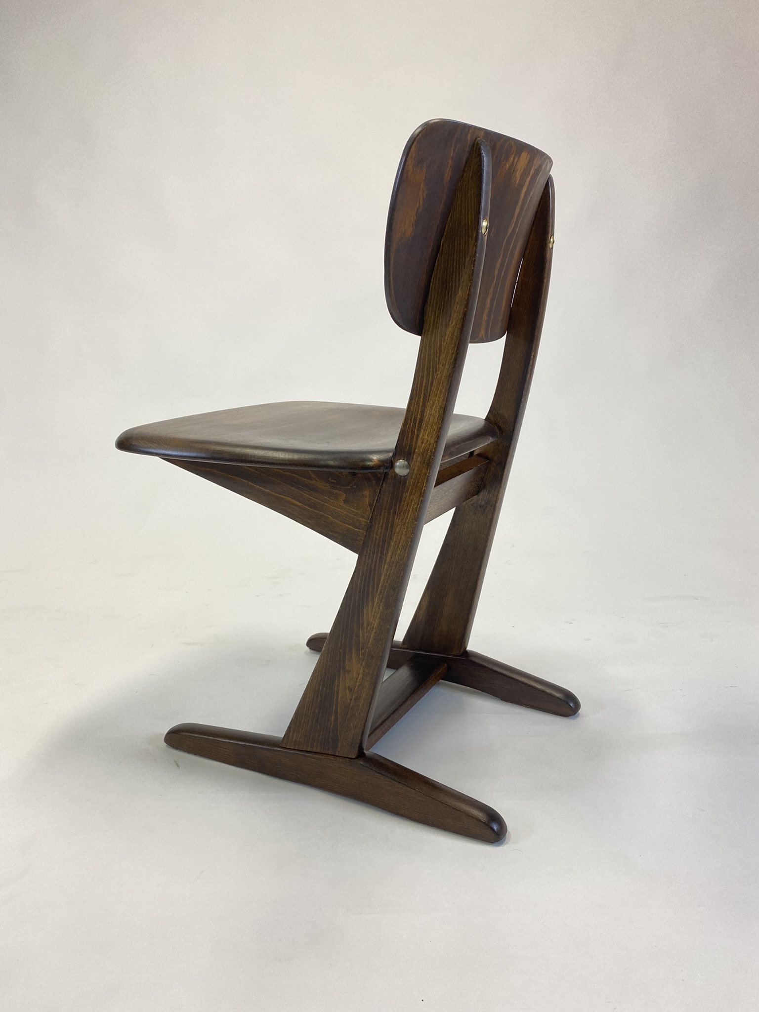 Dětská židle Casala – design Karl Nothhelfer 