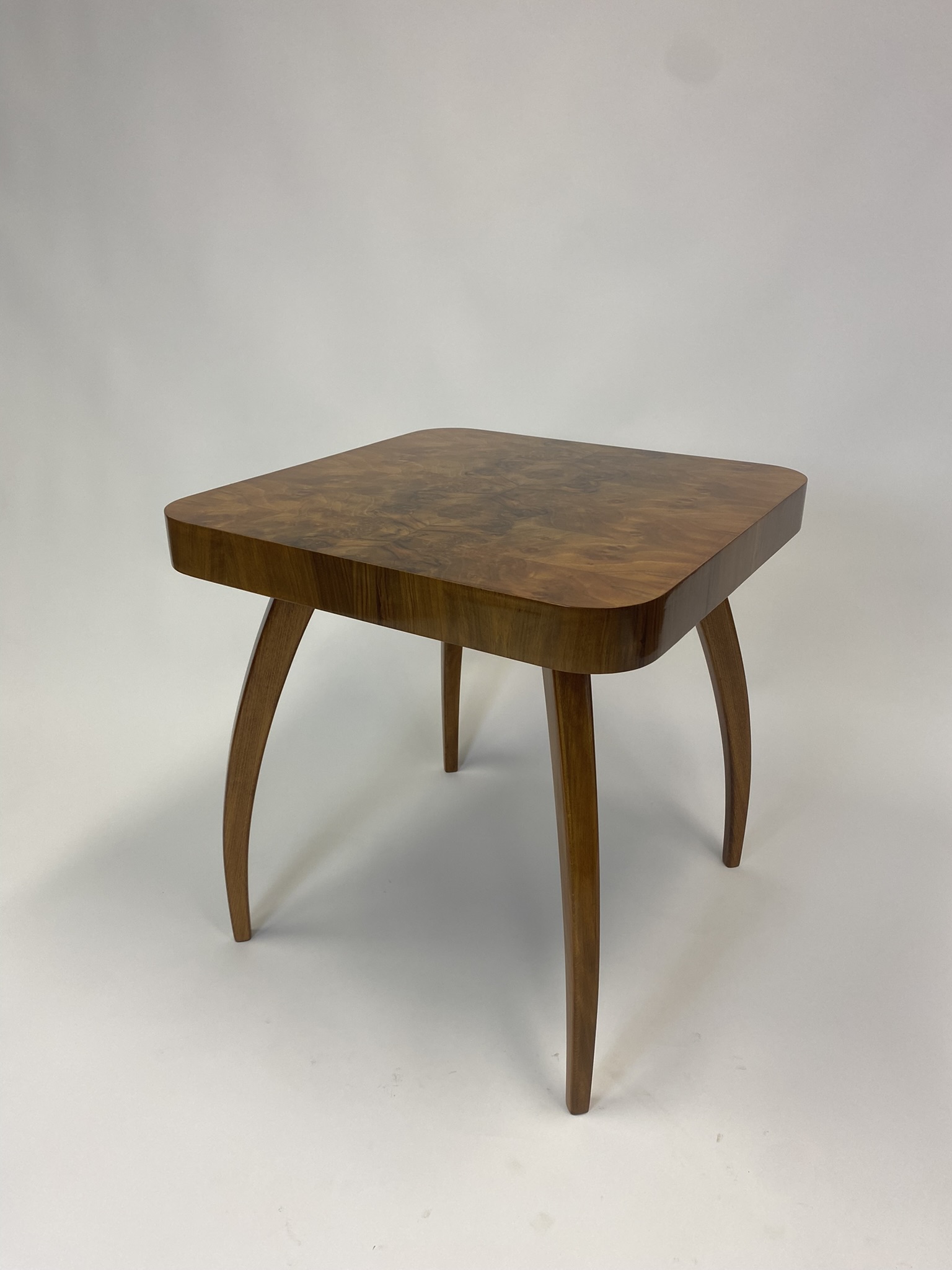 Konferenční stolek „Pavouk“ – design Jindřich Halabala