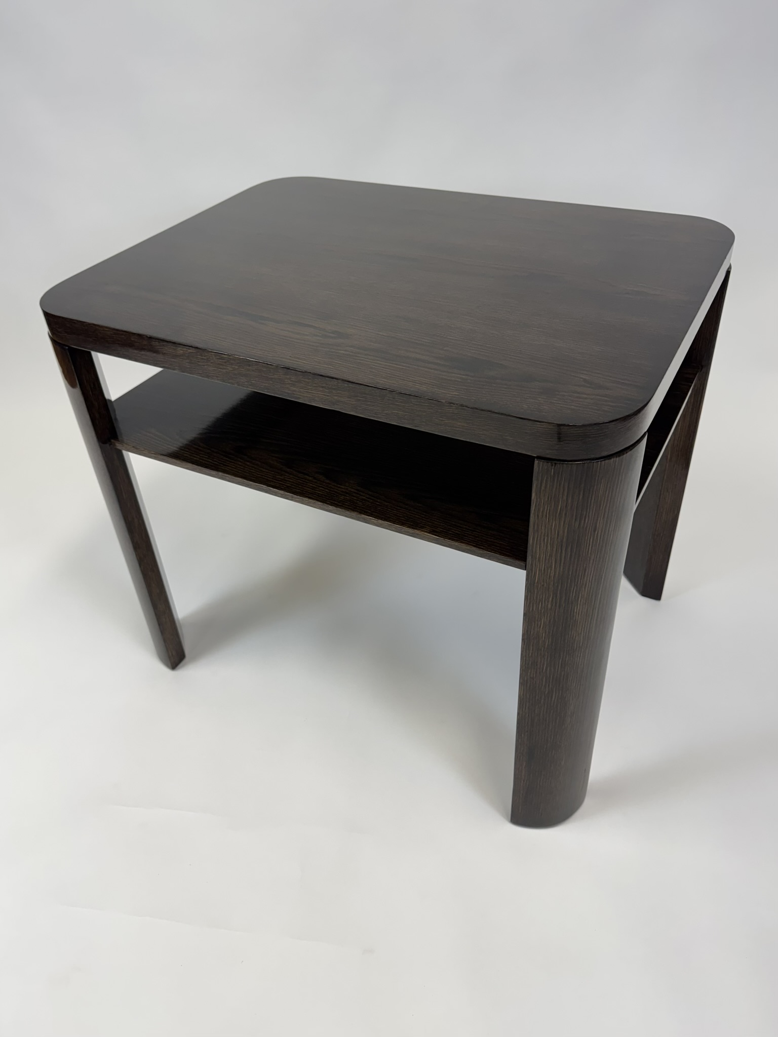 Etážový konferenční stolek – funkcionalismus