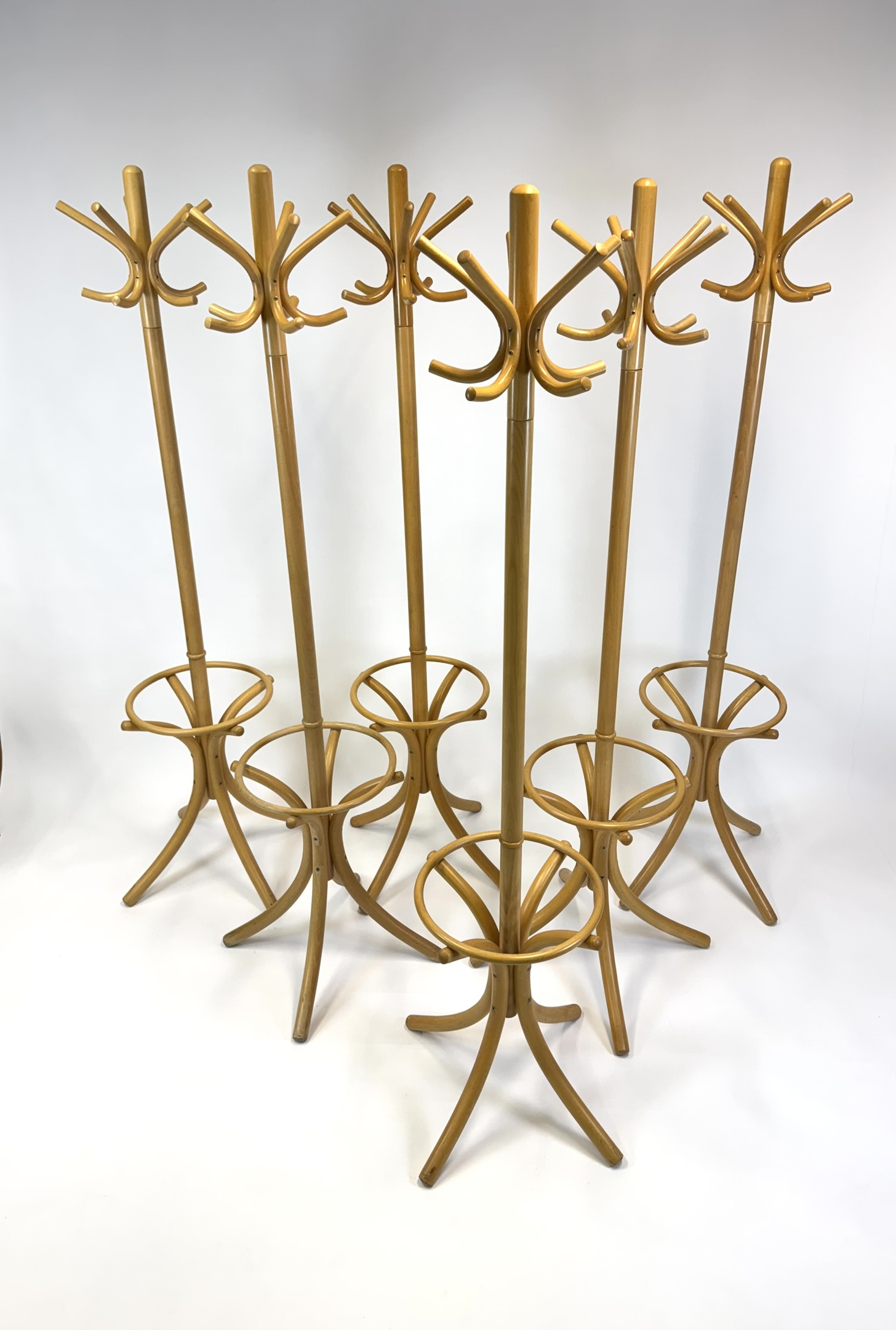 Podlahový věšák TON 