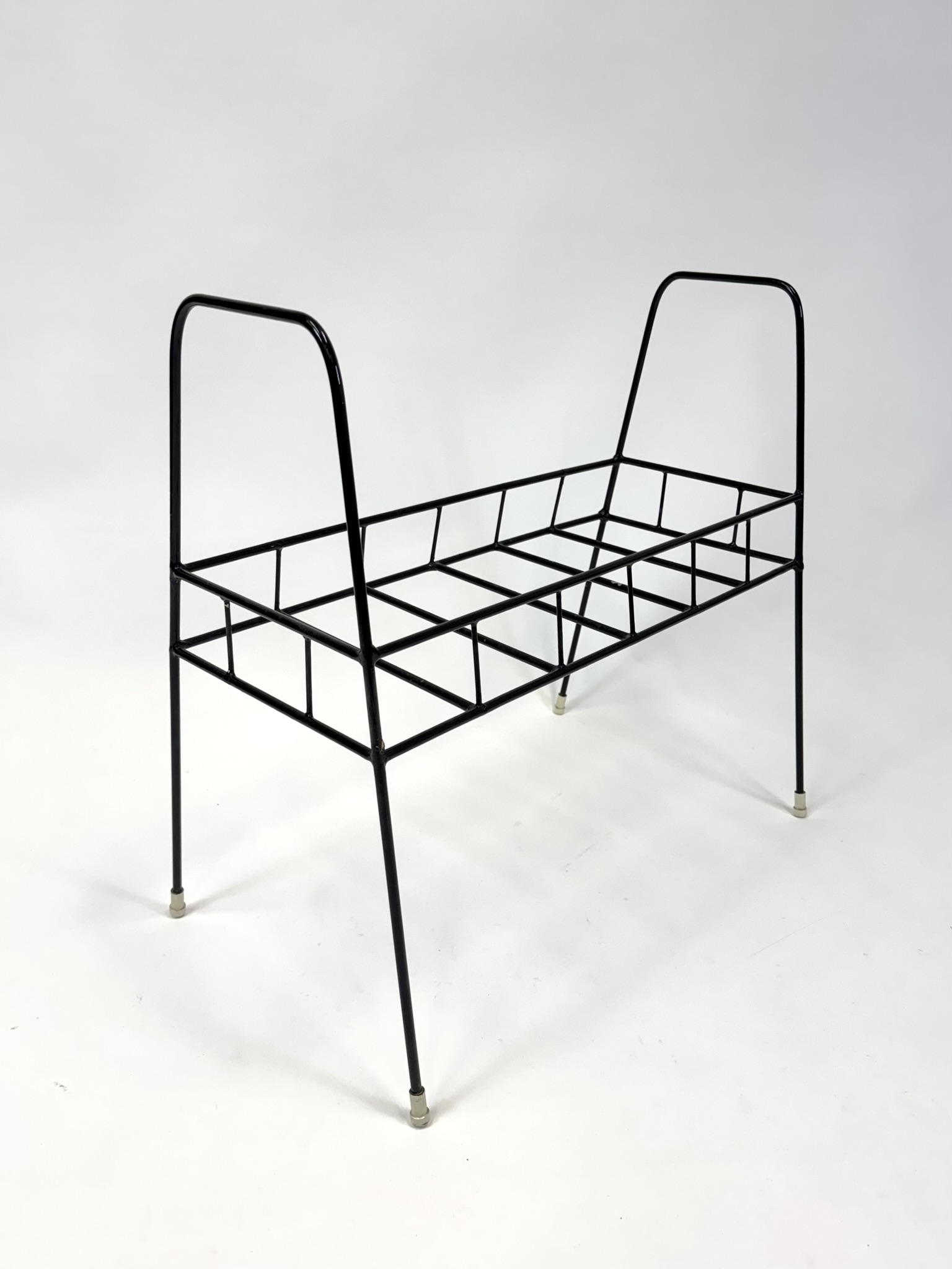 Kovový květinový stojan / etažér – Československo, 50.–60. léta