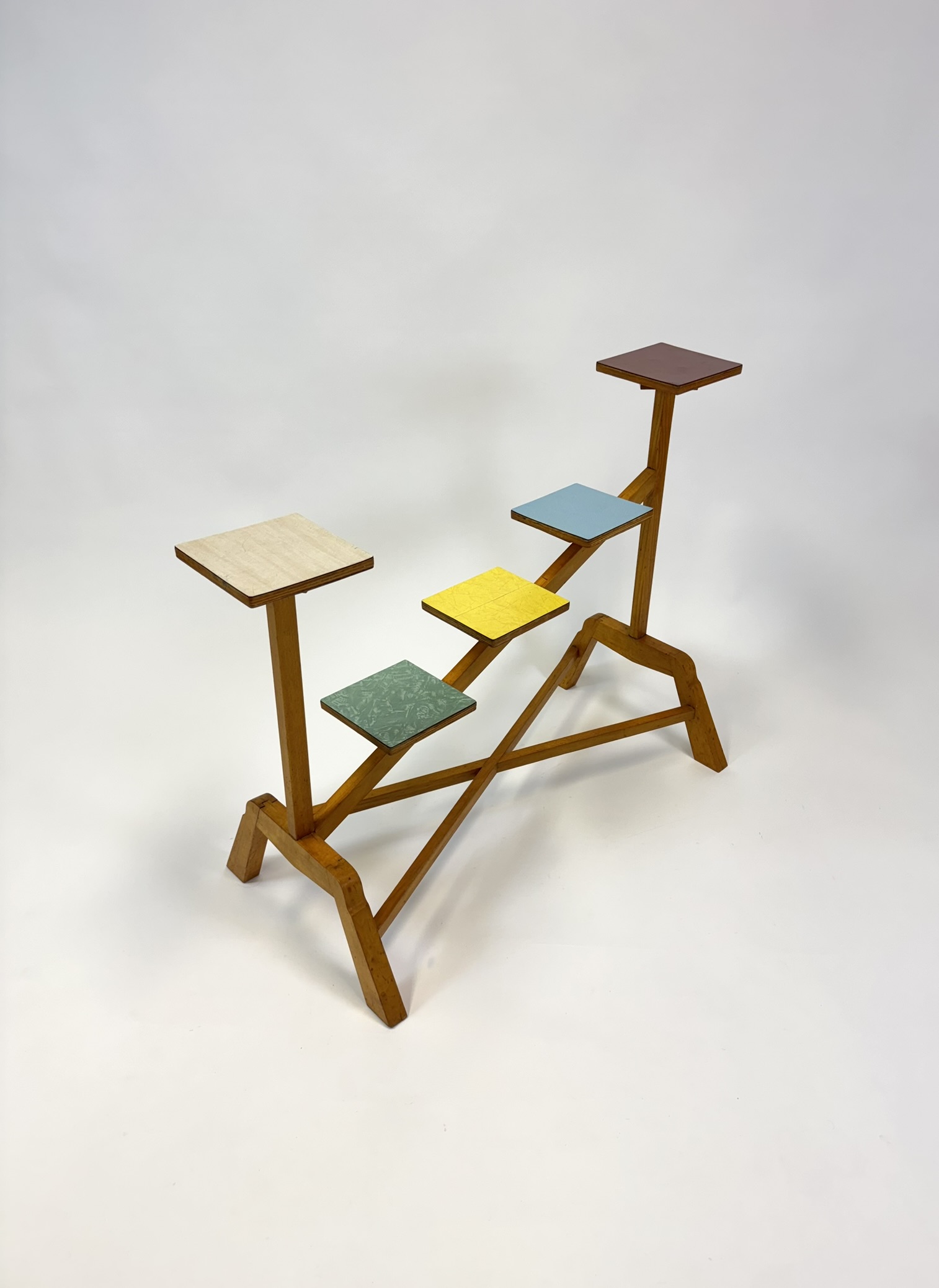 Květinový etažér – umakart, Československo, cca 1960