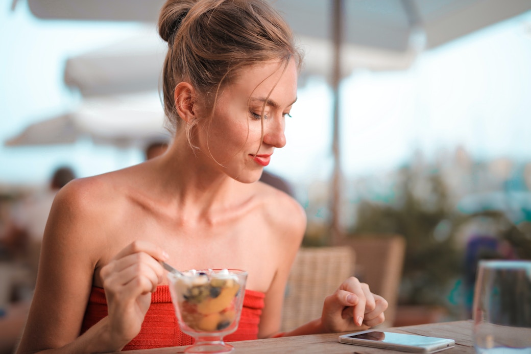 Having breakfast and scrolling instagram