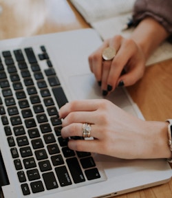 Social animated templates for e-shop