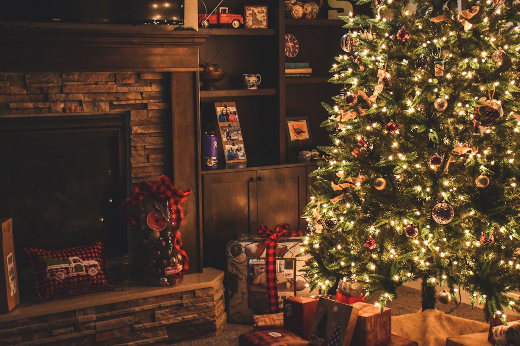 christmas tree with presents