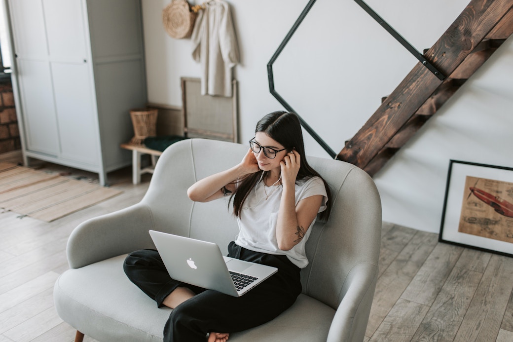 woman listening to music macbook