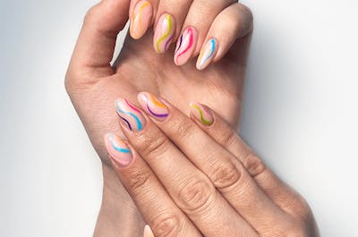 90&#039;s look swirl nails