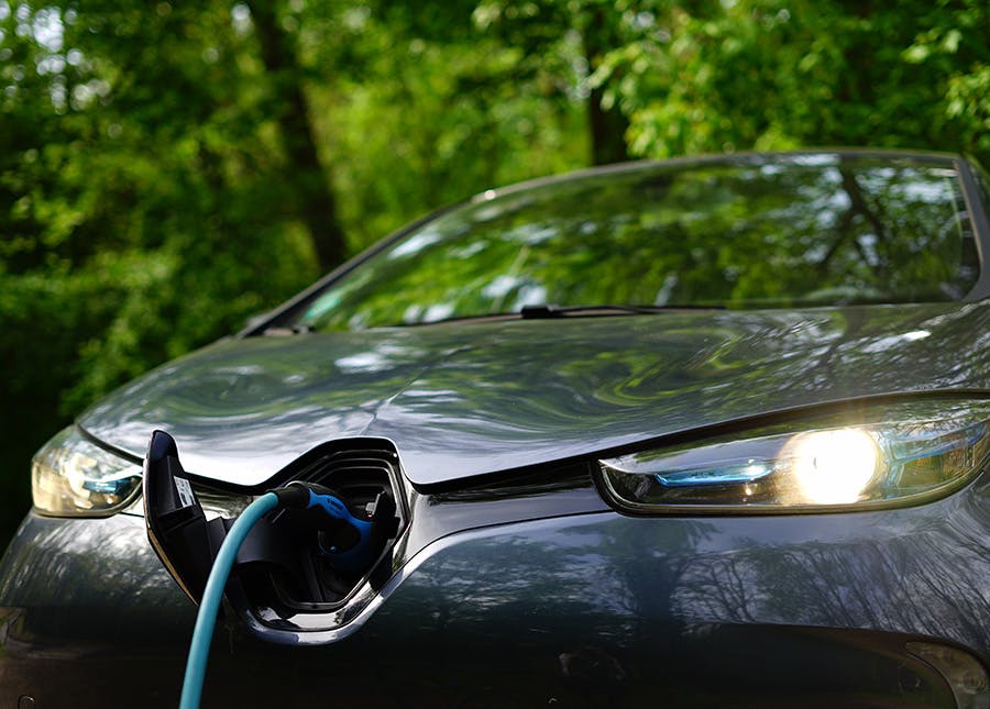 Guide - Recharger son véhicule électrique avec panneaux solaires