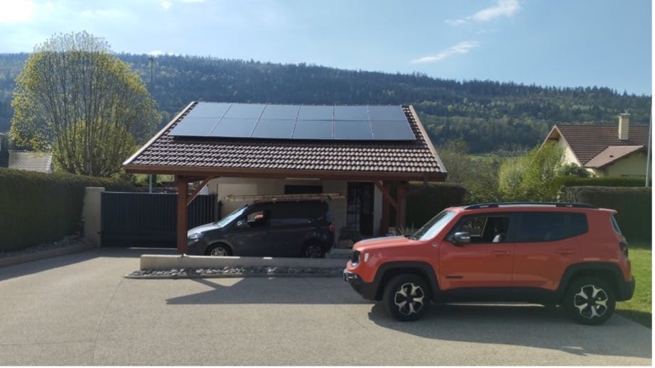 Carport solaire esthétique - Monabee entreprise panneaux photovoltaïques