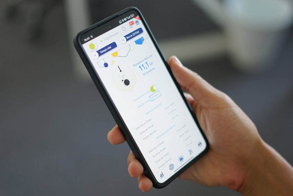Application pour la charge de sa voiture électrique via une borne solaire en autoconsommation