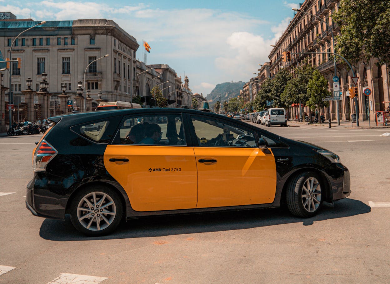 Taxi Card Payments: A Simple Guide to Accepting Cashless Payments in Your Taxi 