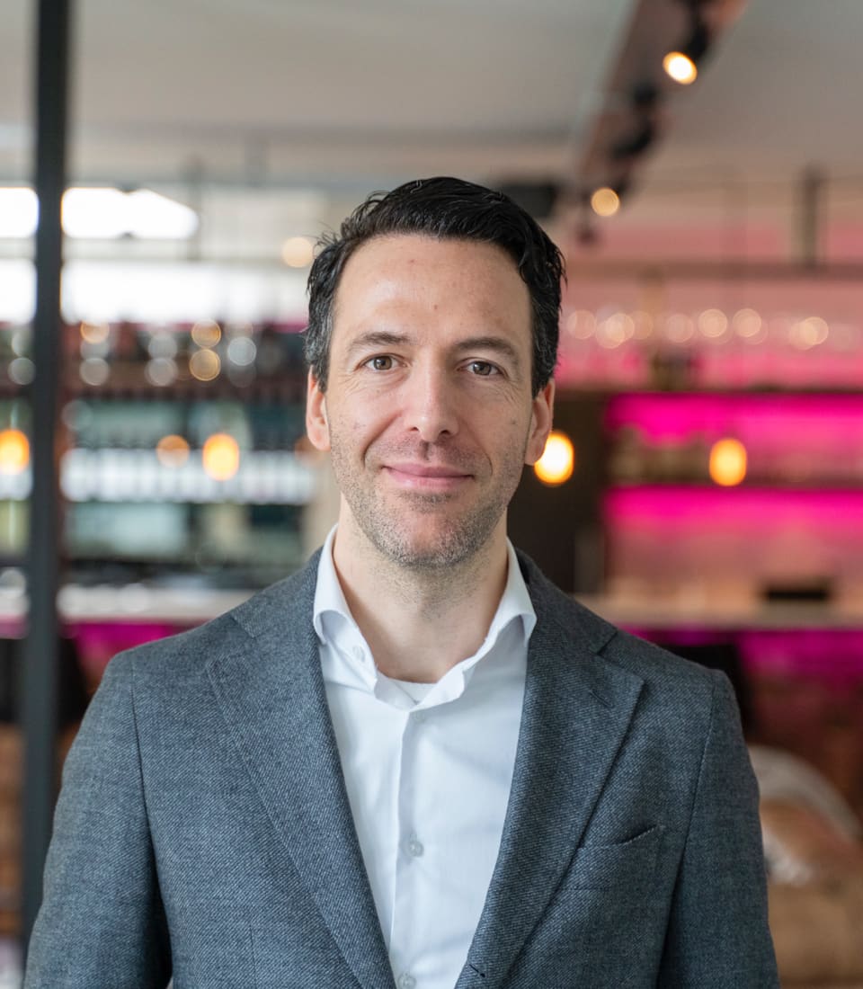 Hugo kijkt in de camera