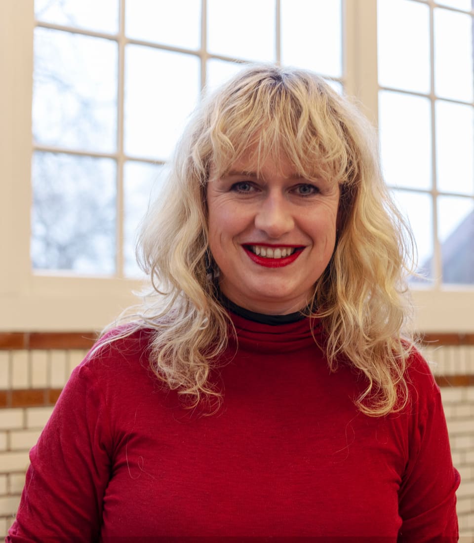 Harmke lacht in de camera