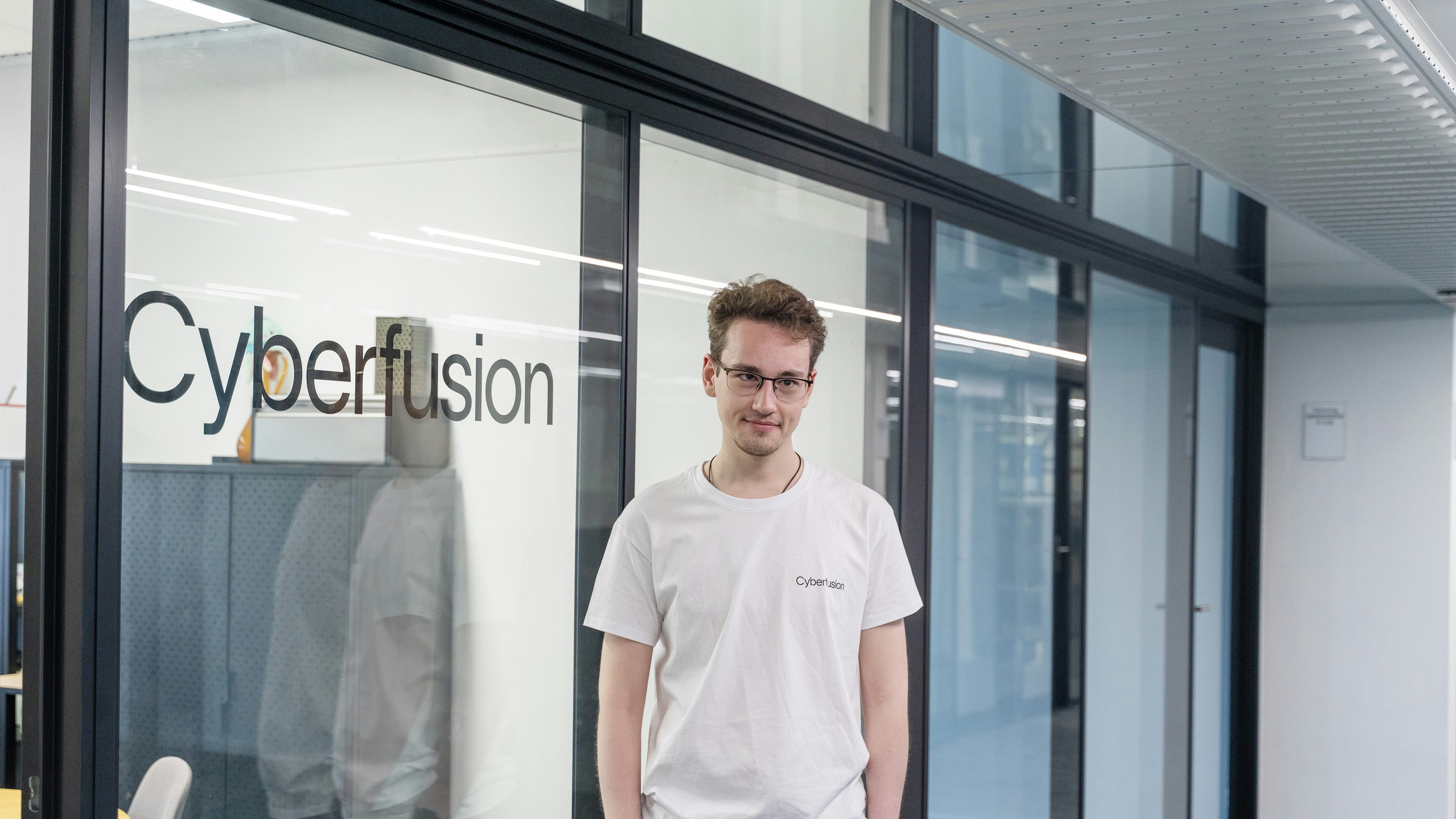 William van Cyberfusion voor zijn kantoor