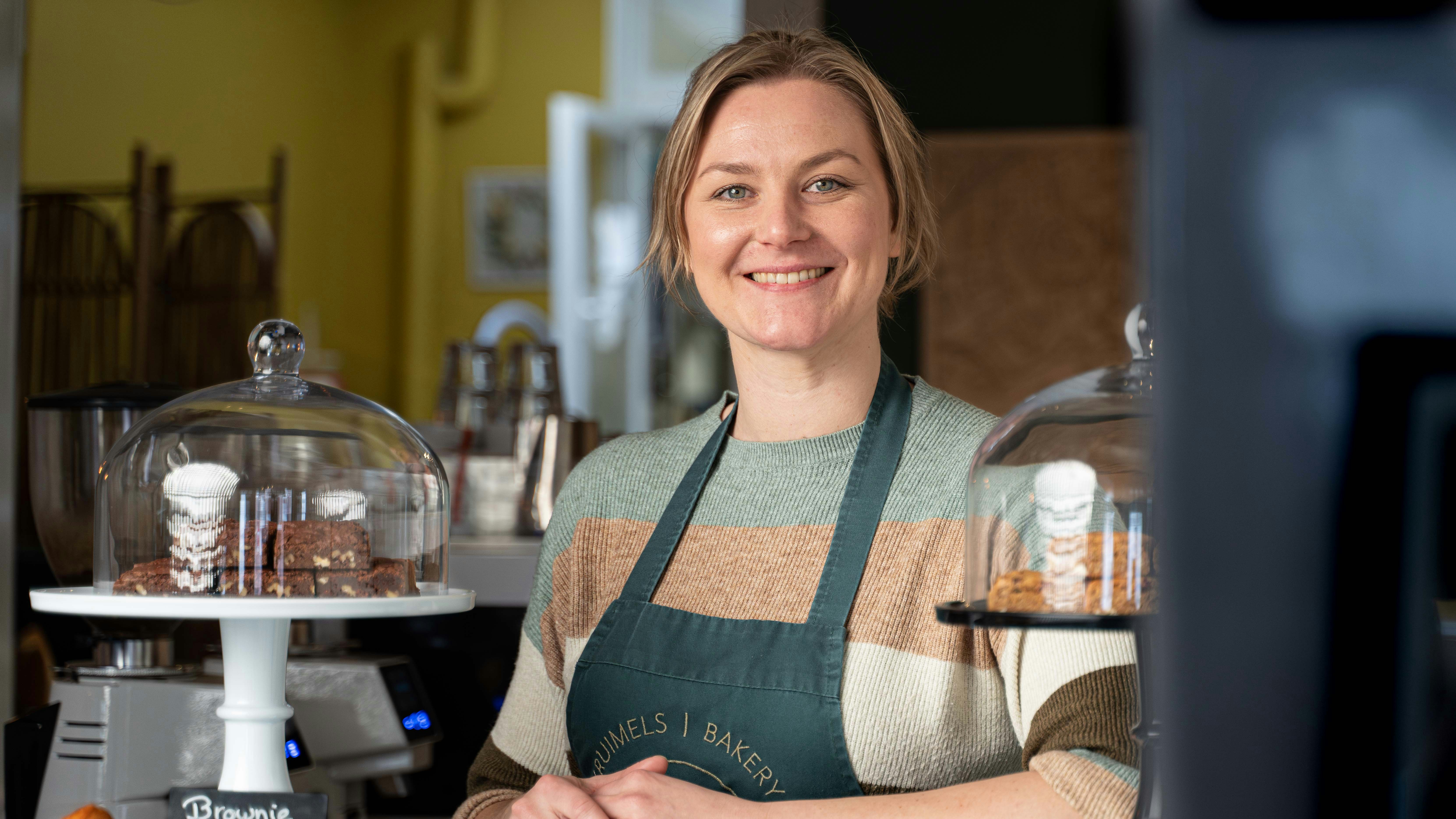 Vera van Zoete Kruimels in haar winkel in Oldenzaal