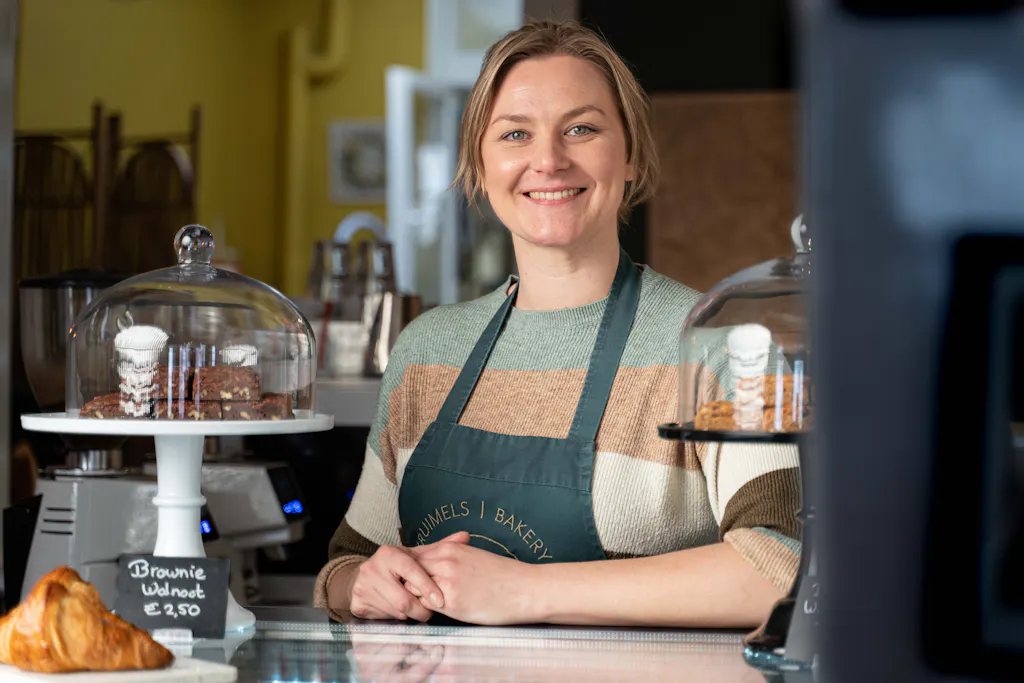 Vera van Zoete Kruimels in haar winkel in Oldenzaal