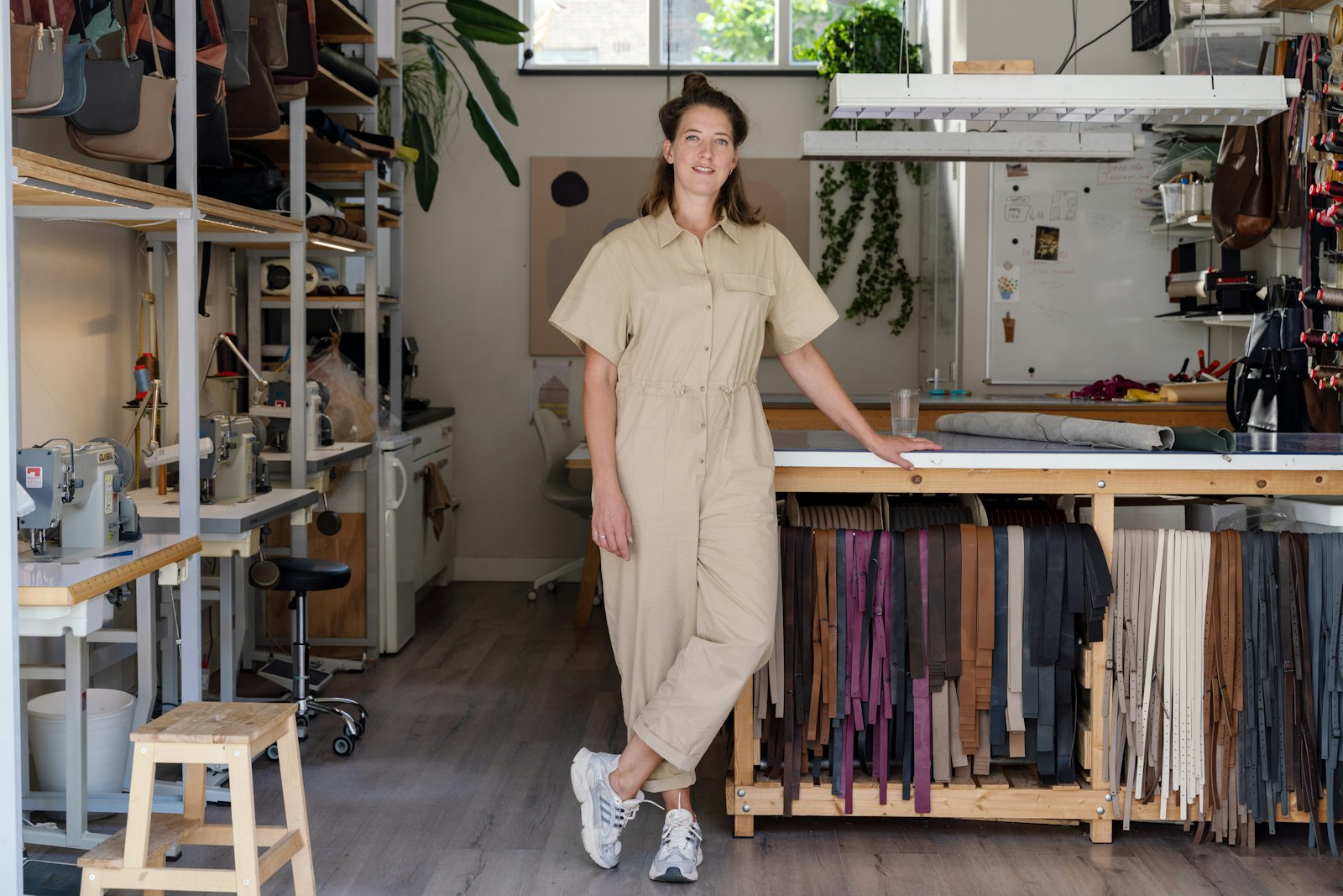 Margriet Meijer in haar Monsak-atalier in Amsterdam