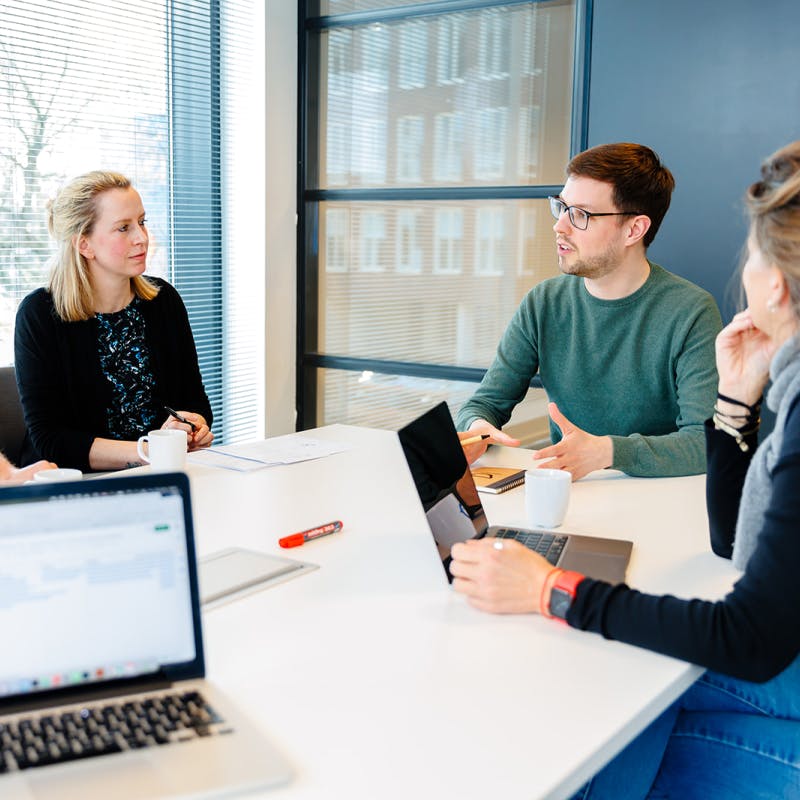 Liesbeth, Edwin en Margo in meeting
