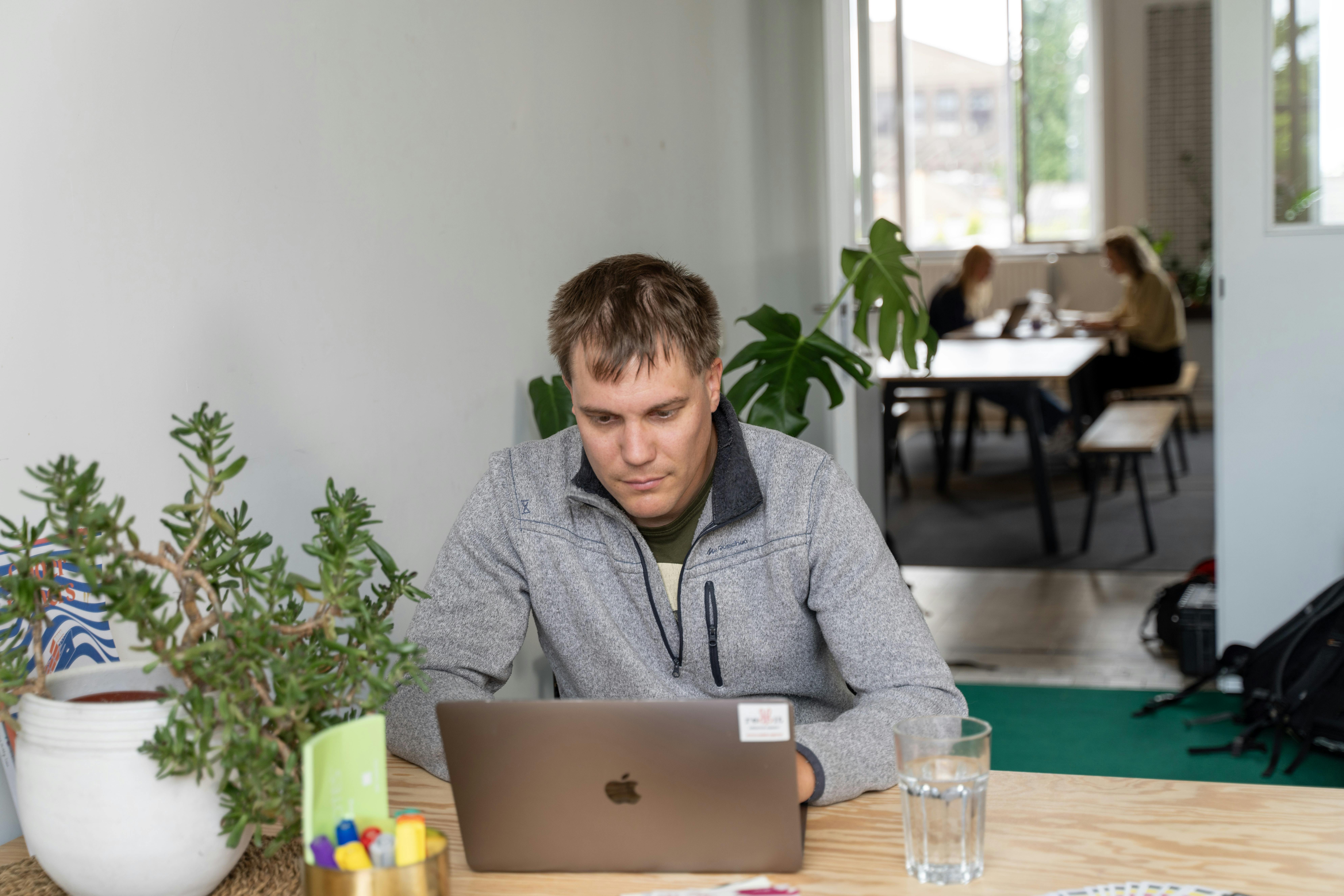 Wouter de Ruyck van Redbit aan het werk