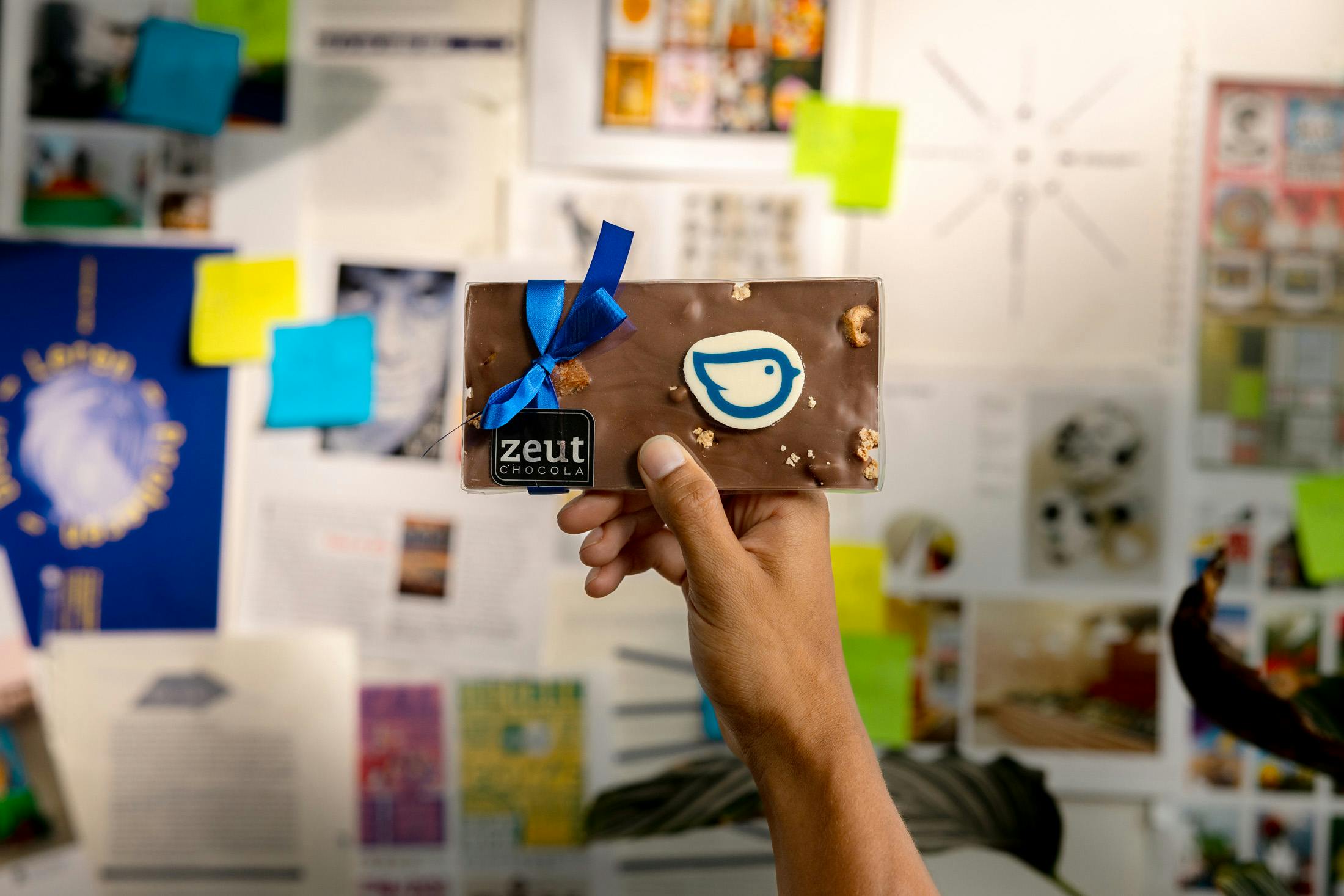 Tijdens de campagne opnames wordt er chocola van Zeut gegeten voor wat extra energie