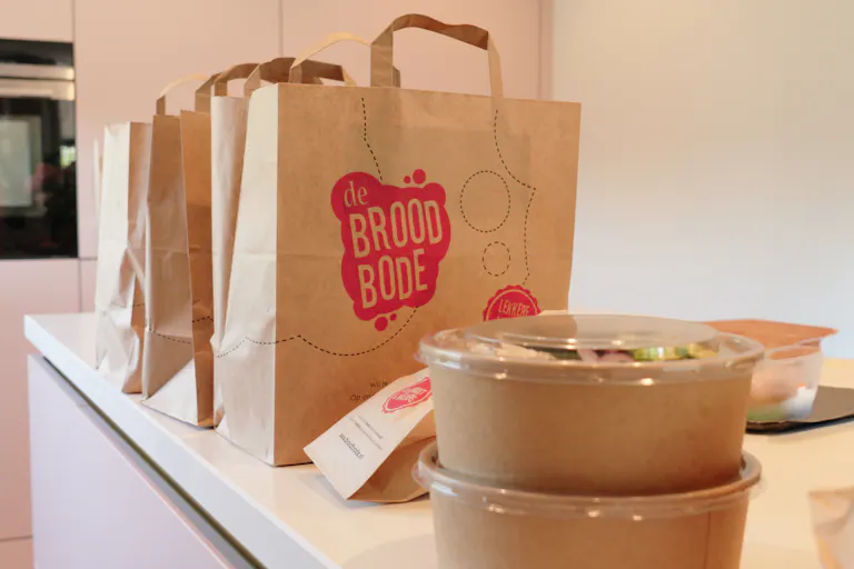 Foto van lunchzakken van de broodbode