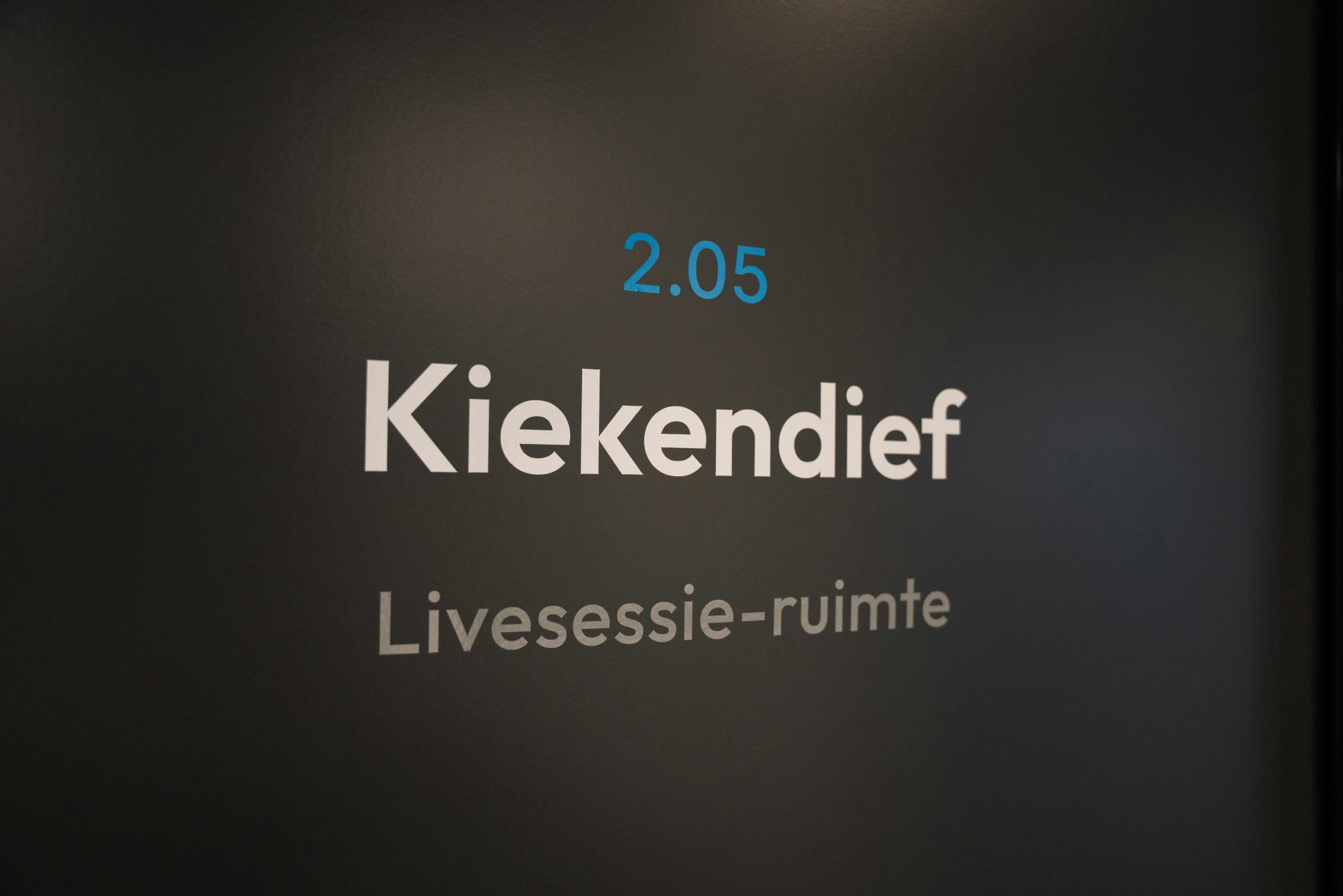 Deur bestickering van Duotone