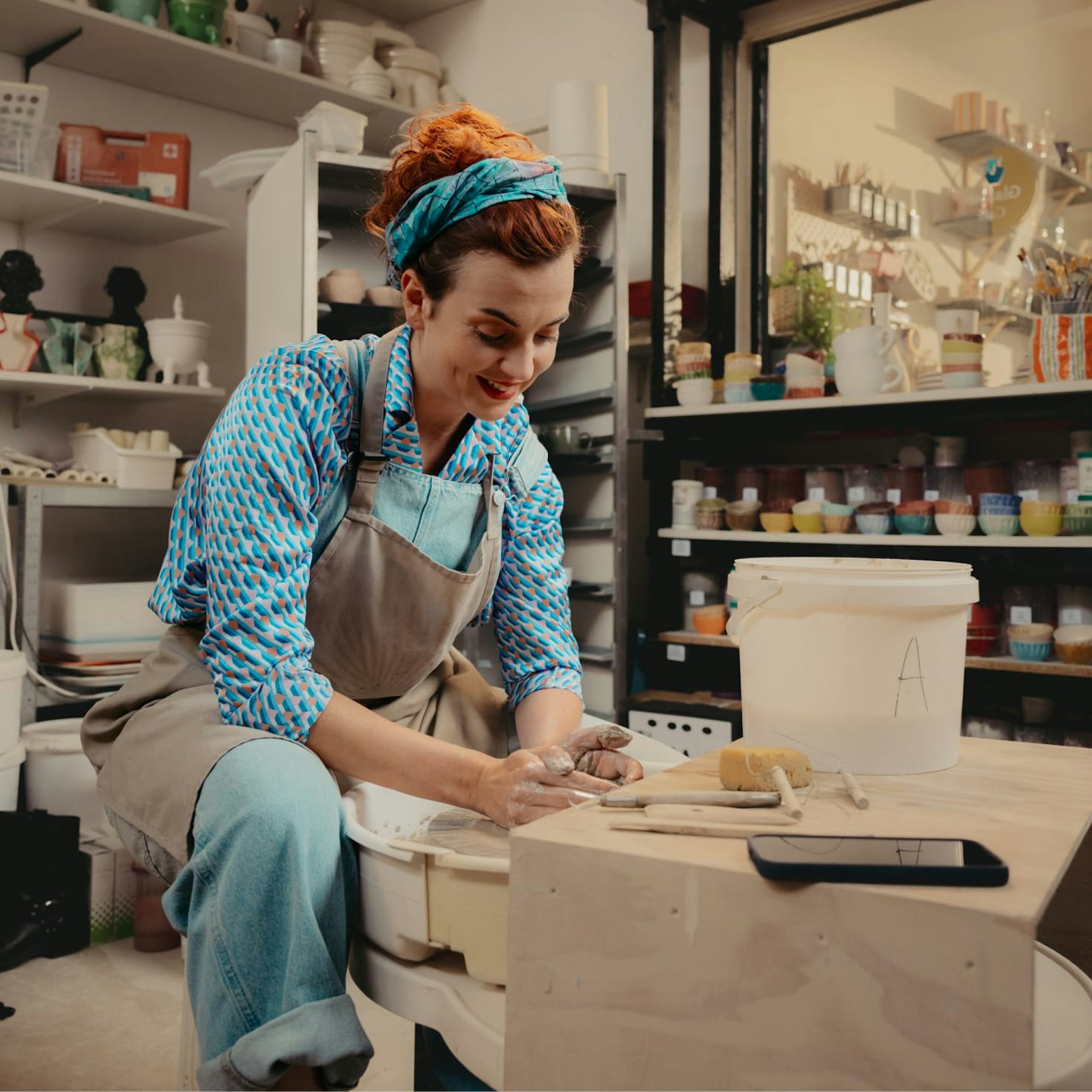 Merel aan het pottenbakken