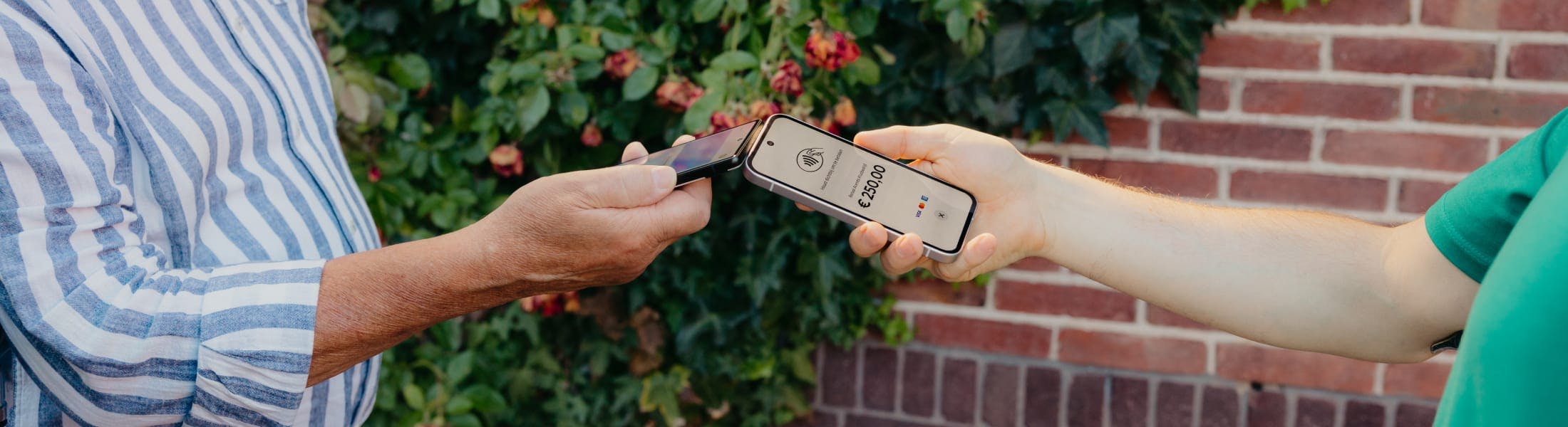 Arend laat zijn klant betalen via de Moneybird app voor de klus die hij heeft afgerond