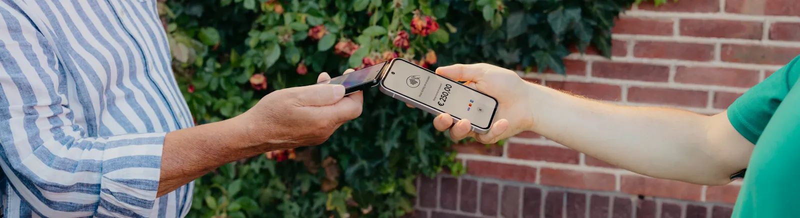 Arend laat zijn klant betalen via de Moneybird app voor de klus die hij heeft afgerond