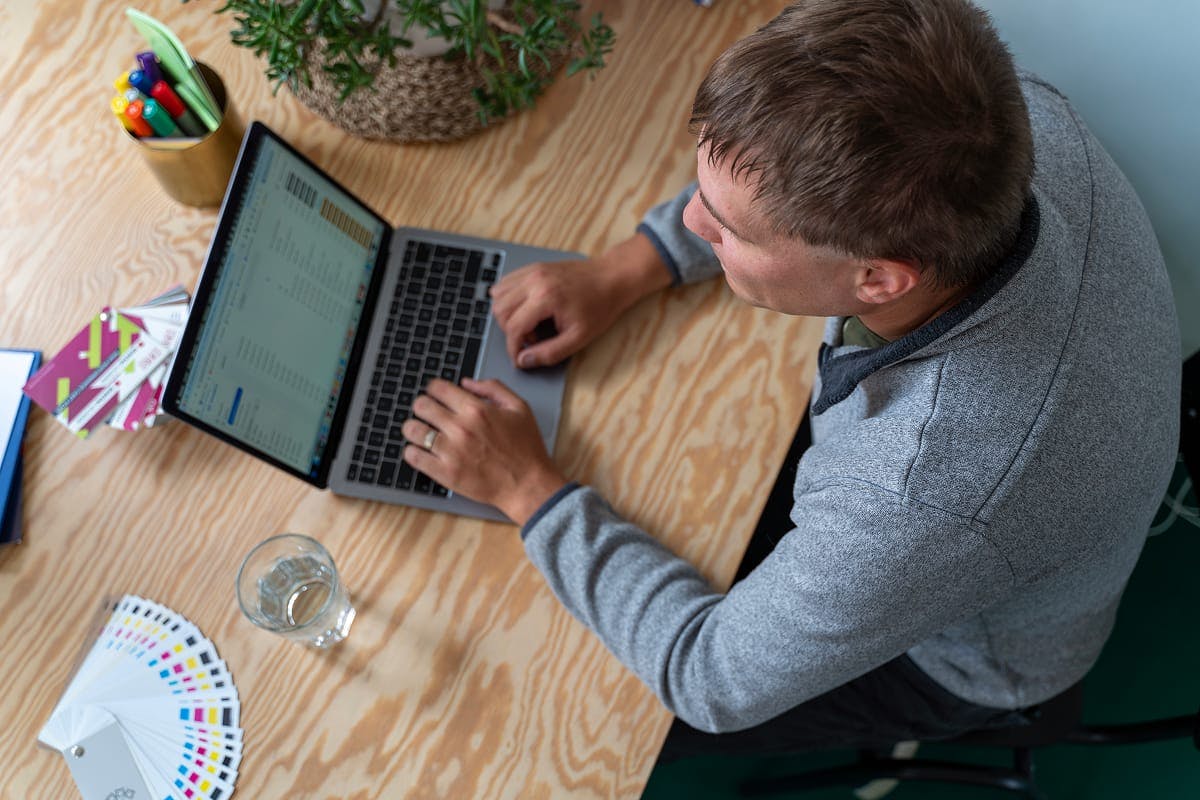 Wouter de Ruyck van Redbit aan het werk