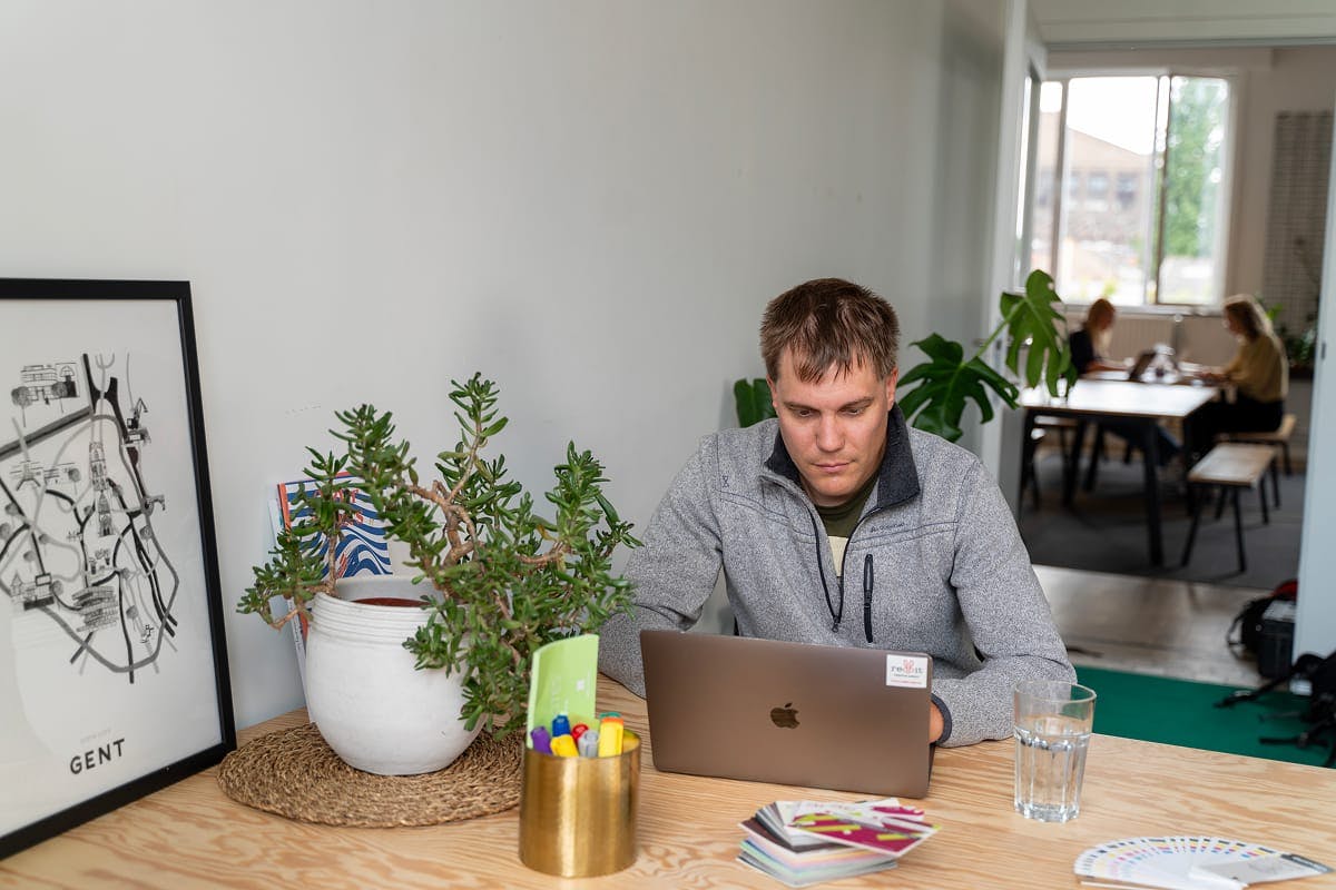 Wouter de Ruyck van Redbit aan het werk