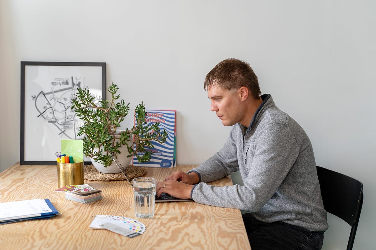 Wouter de Ruyck van Redbit aan het werk