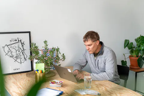 Wouter de Ruyck van Redbit aan het werk