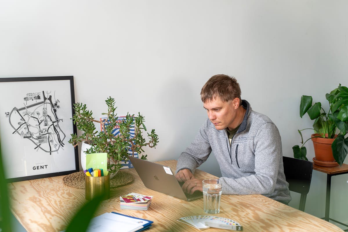 Wouter de Ruyck van Redbit aan het werk