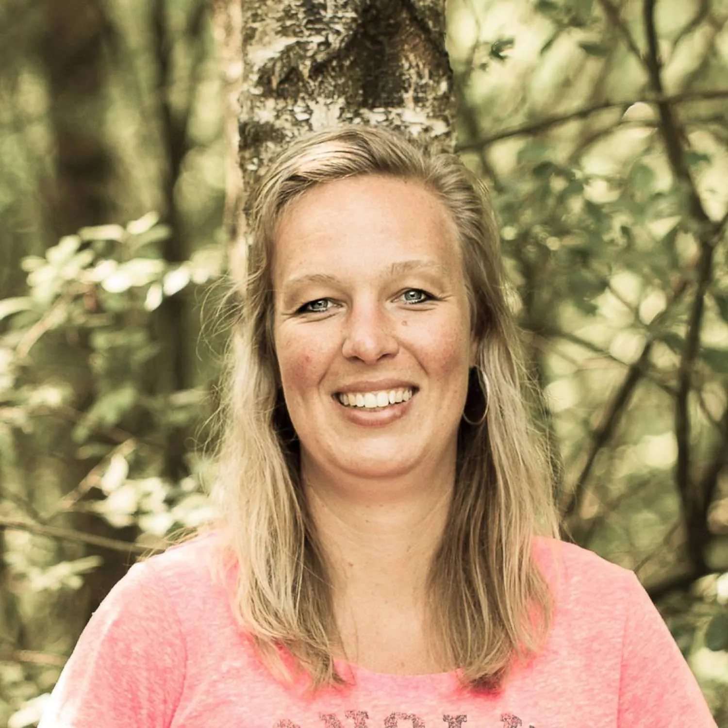 Adviseur Marieke lacht in de camera
