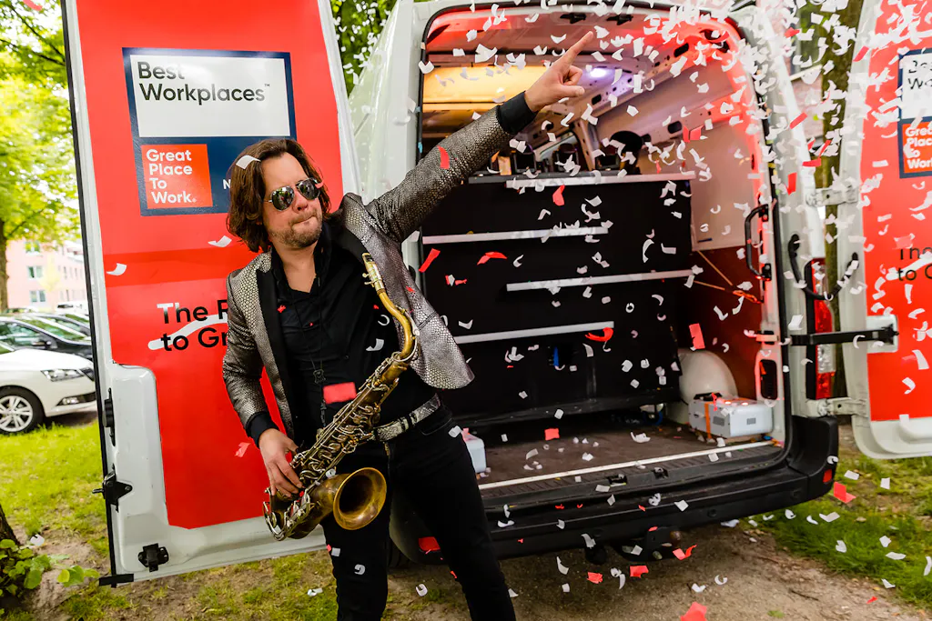 Feest met een saxofonist