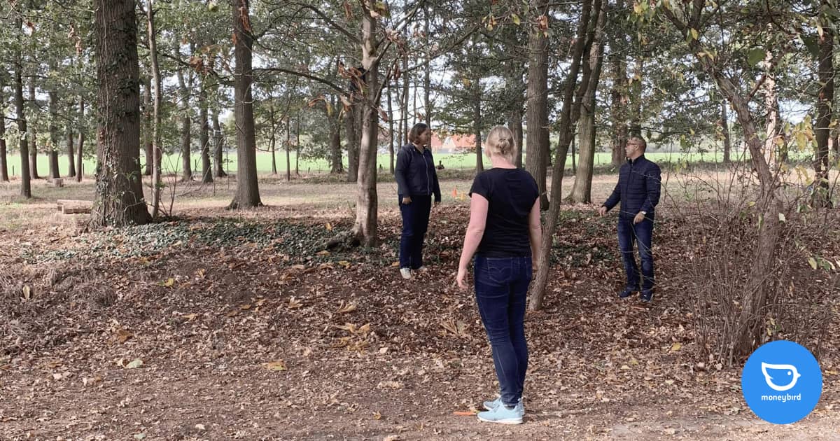Collega's in het bos