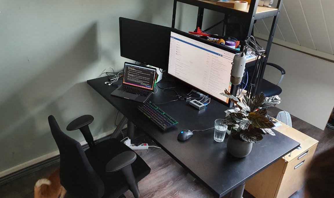 Thuiswerkplek van een collega