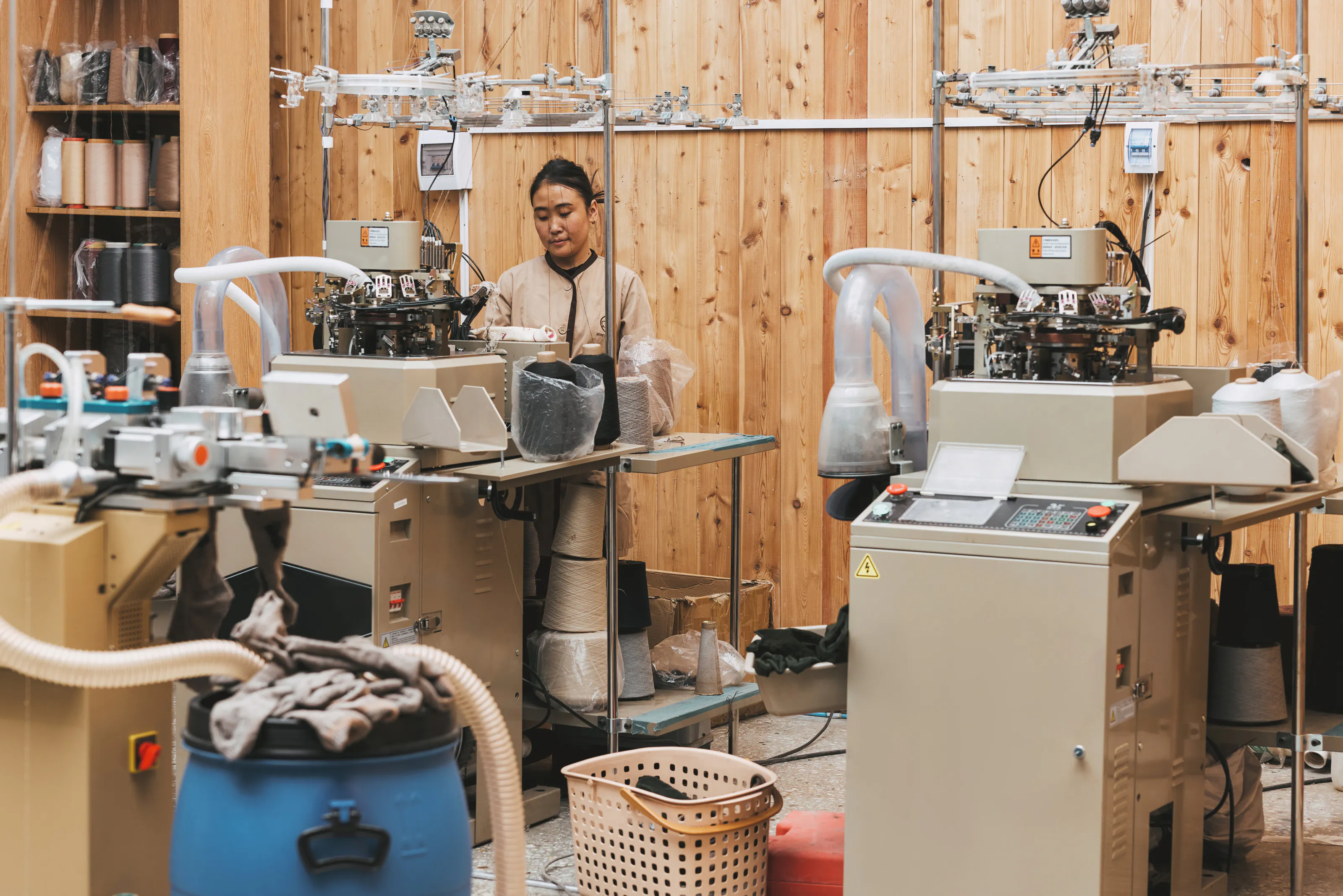 An operator among circular linking machines.