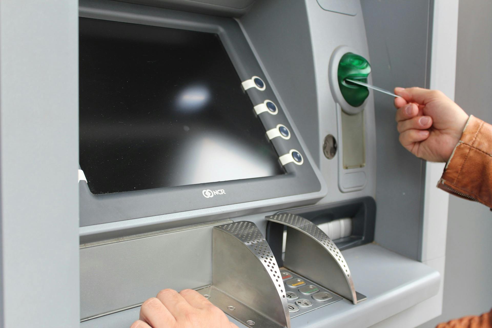 Free international ATM withdrawals with certain bankswho gives you what