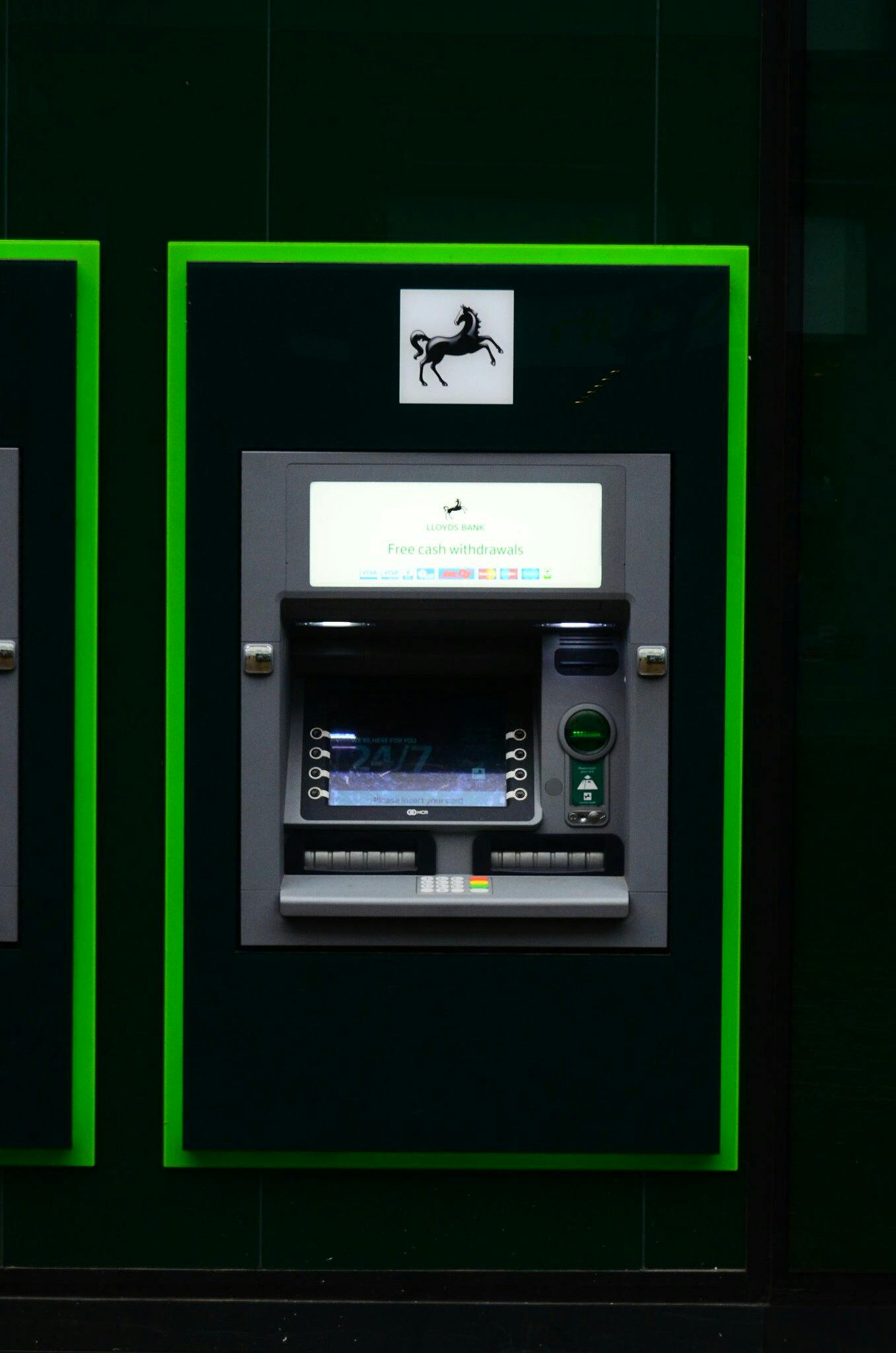 can-i-withdraw-money-from-lloyds-without-my-card