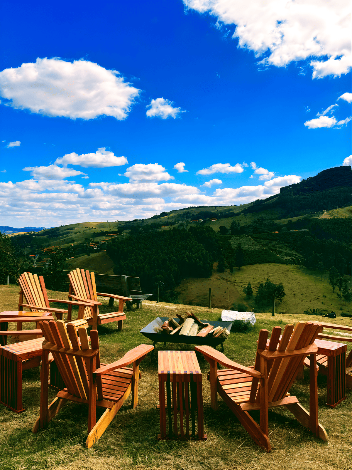 Fogueira em frente às montanhas - Pousada Montinni em Socorro SP