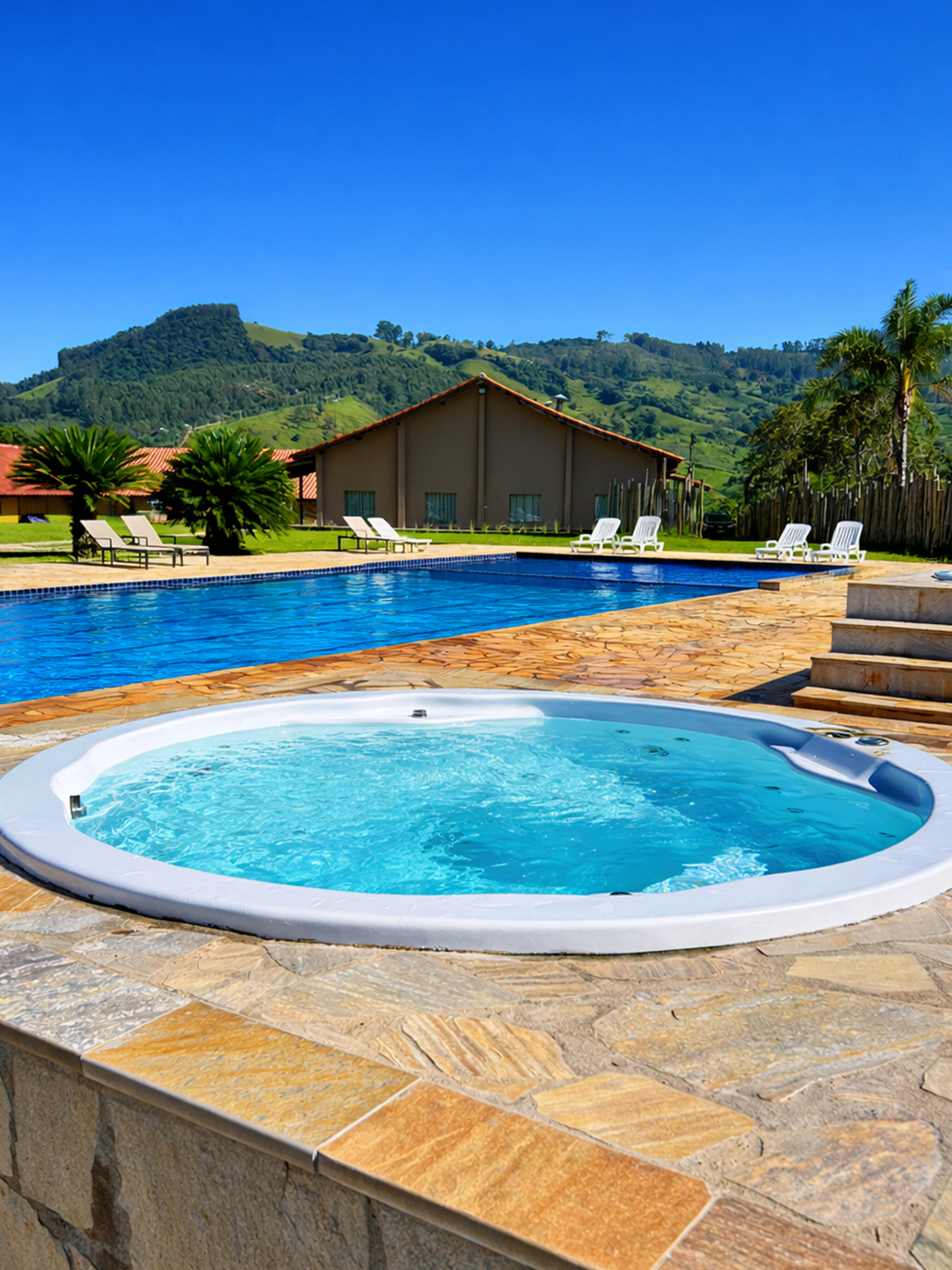 Pousada Montinni em Socorro - SP - Vista para a Piscina