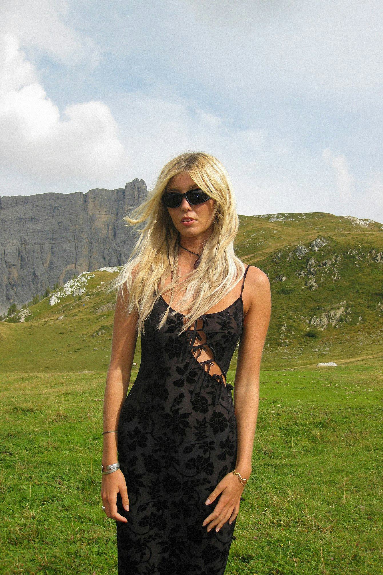 Case: NA-KD X Ella Karberg